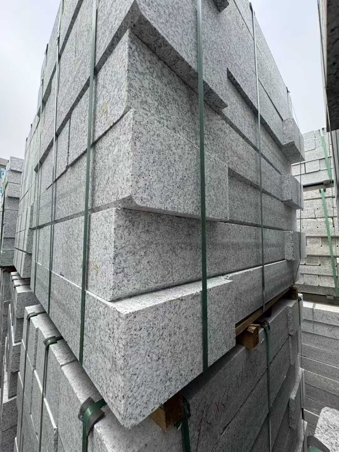 鹤壁芝麻白路牙石 马路牙子