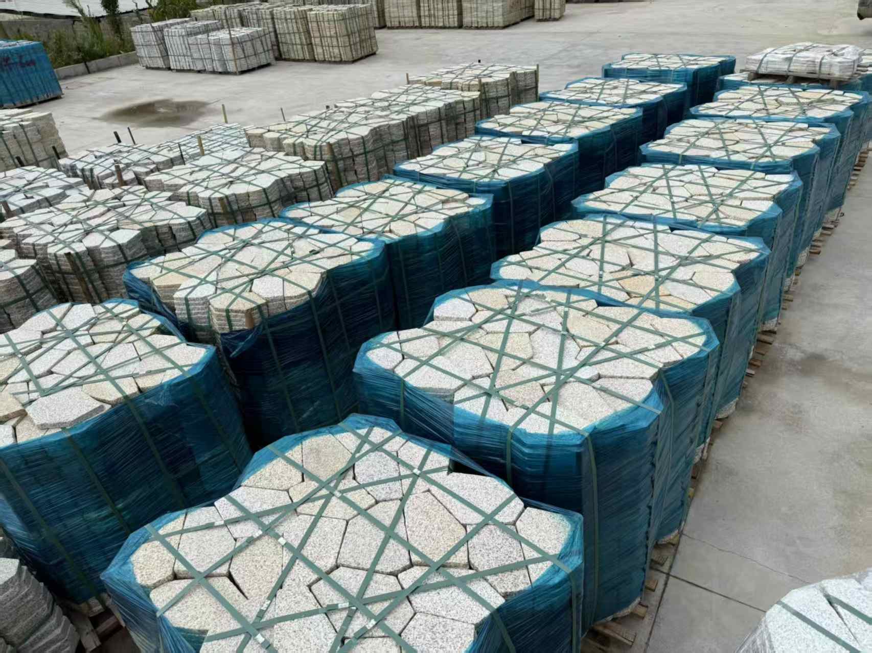 鹤壁黄金麻冰裂纹 碎拼