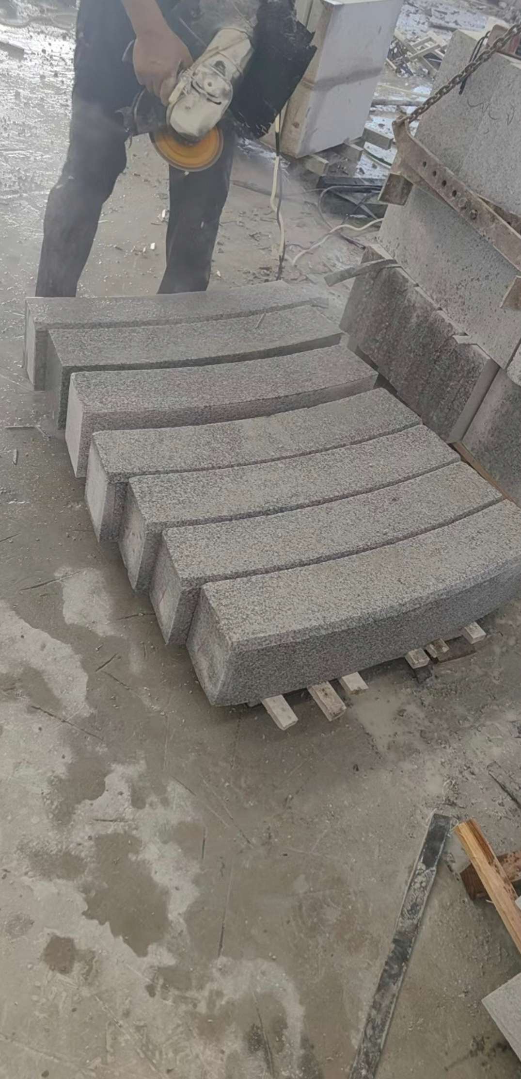 鹤壁芝麻白弧形路牙石